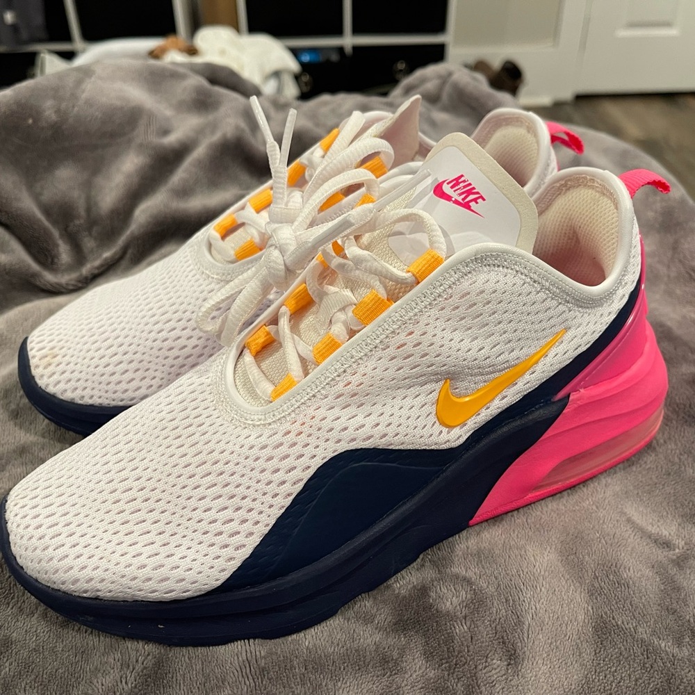 Nike Air Max Motion 2